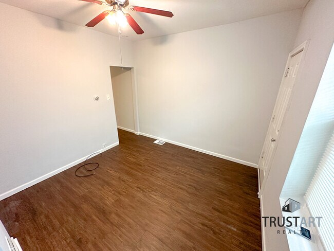 Foto del edificio - 3 bedroom house with backyard and basement.