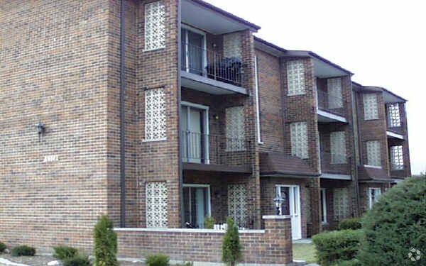 Building Photo - 6320 S Austin Ave