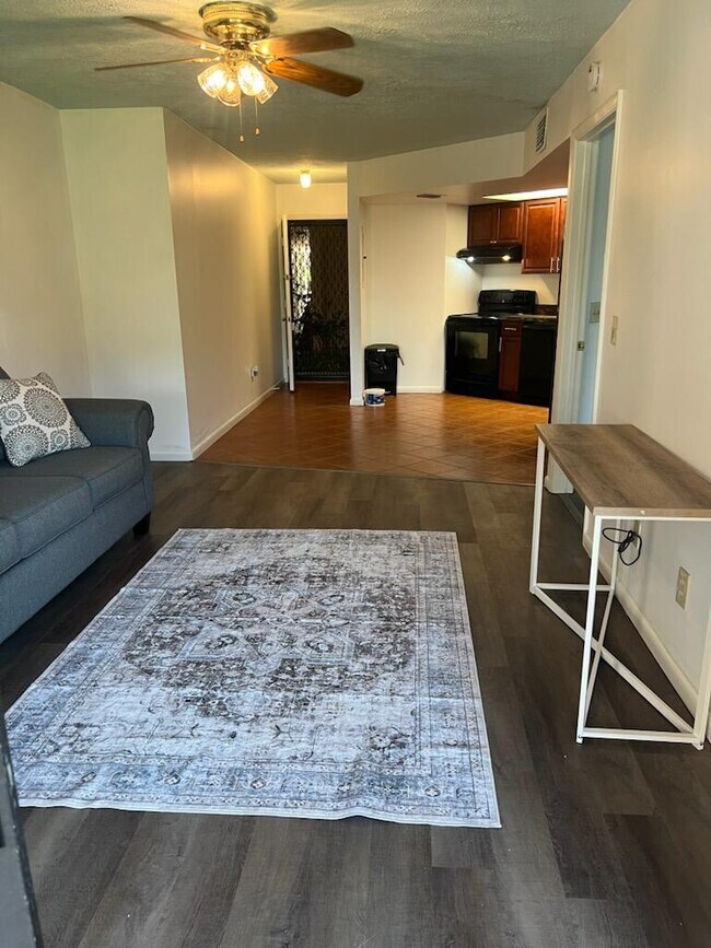 Foto del edificio - 2069 NE Collins Cir