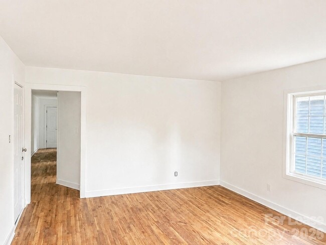 Building Photo - 405 Orange St