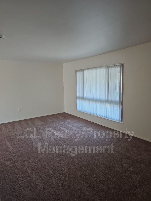 Building Photo - 27147 El Rancho Dr