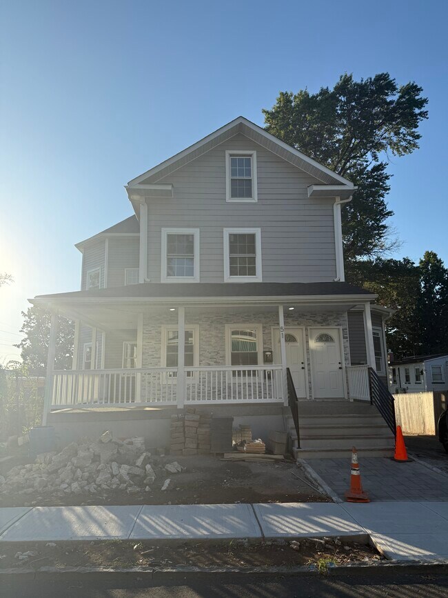 Foto del edificio - 51 N Maple Ave