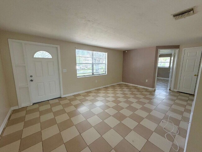 Foto del edificio - "Charming 3-Bed, 2-Bath on Jackson Street"