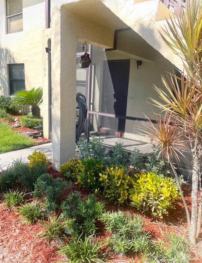 Foto del edificio - 7233 Golf Colony Ct