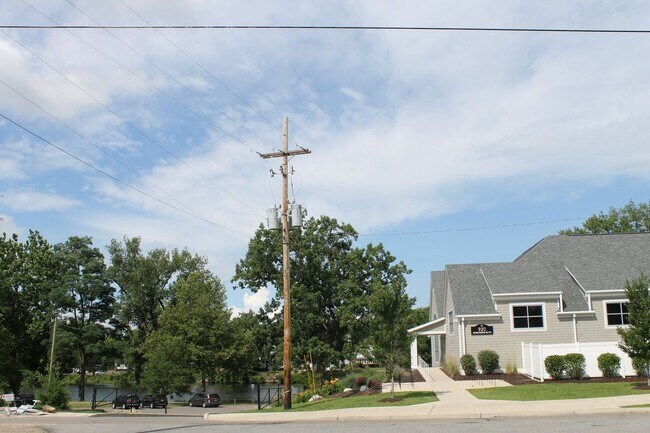 Building Photo - Eastbank bungalow