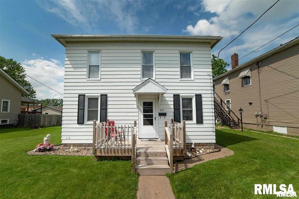 227 2nd Ave W, Milan, IL 61264 Townhome Rentals in Milan IL