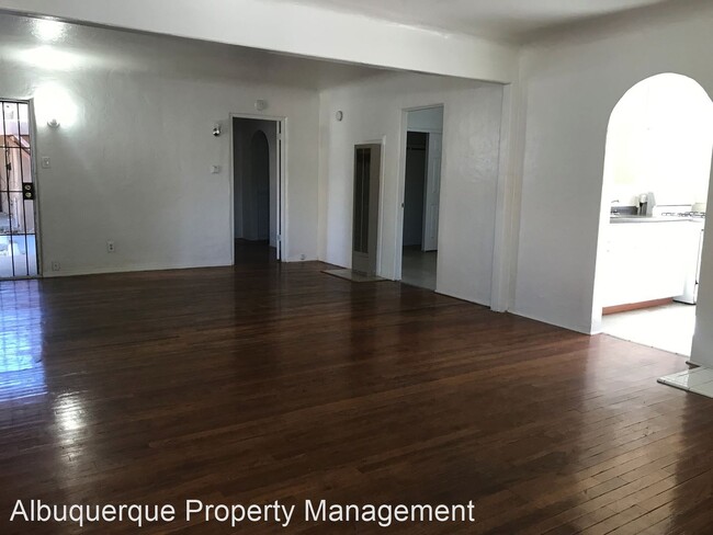 Foto del edificio - 423-423 Pine St SE