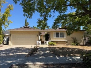 Building Photo - 5536 Fern Dr