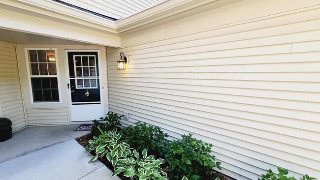 Foto del edificio - 725 Shady Oaks Ct