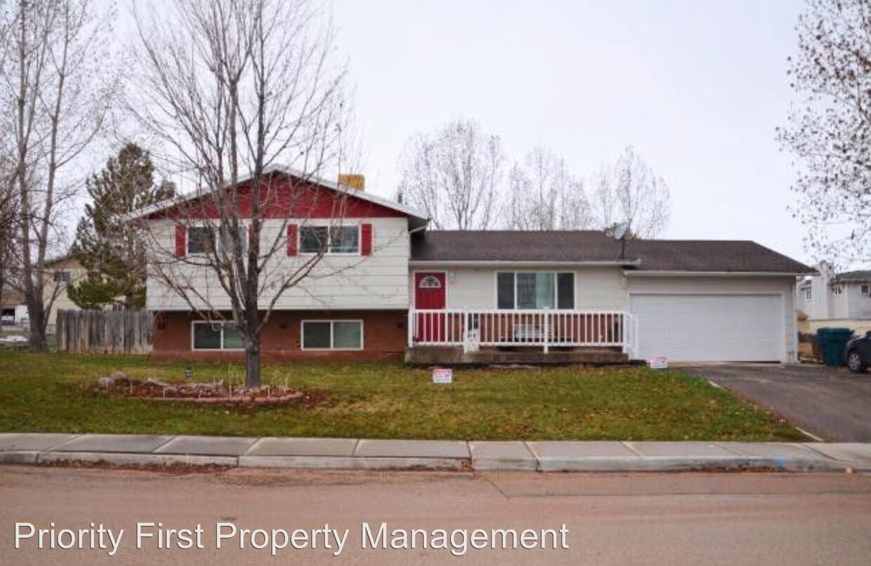 Primary Photo - 3 br, 2 bath House - 792 S 2050 W