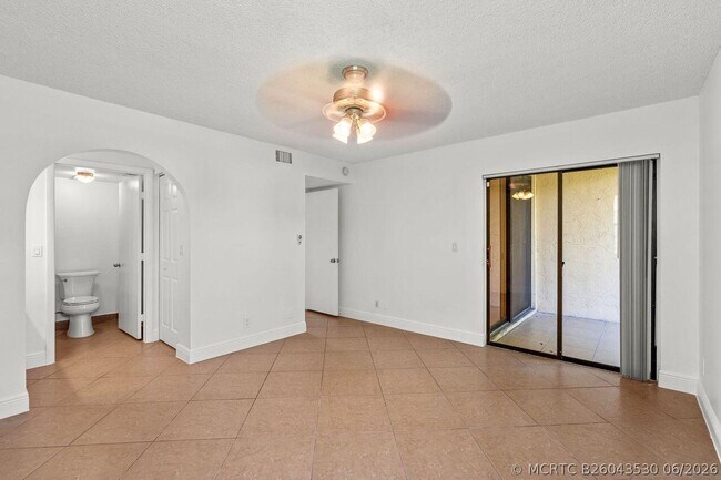 Foto del edificio - 5701 Riverside Dr