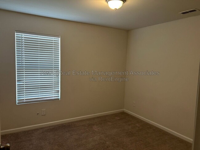 Building Photo - 141 Dogwood Ln