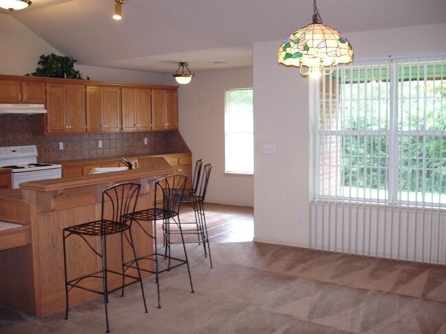 Building Photo - 1605 Concord Dr