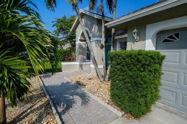 Building Photo - 12795 Kingsway Rd