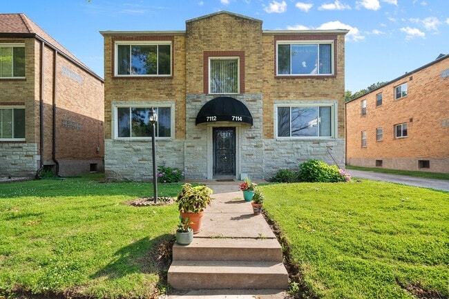 Building Photo - 7112-7114 Jamieson