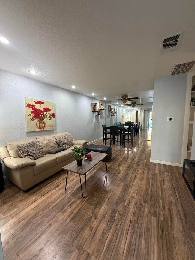 Foto del edificio - 680 N Ashurst Ct
