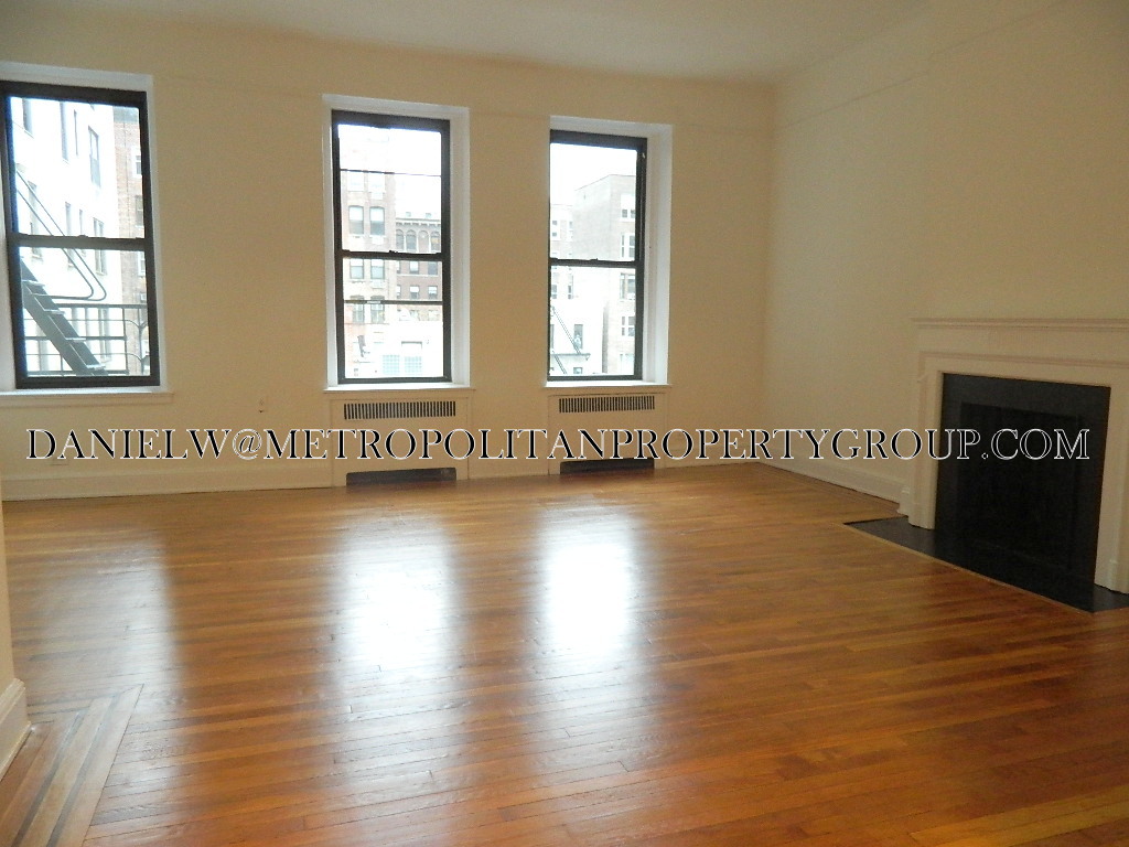 Primary Photo - 106 E 81st St
