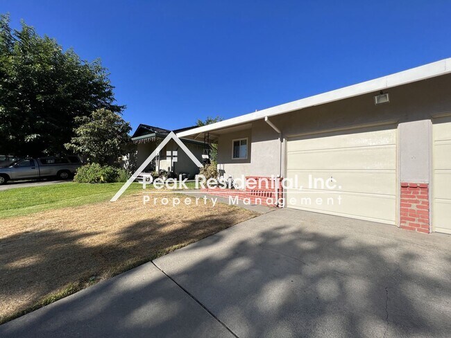 Foto del edificio - 2 br, 1 bath House - 5805 Woodleigh Dr