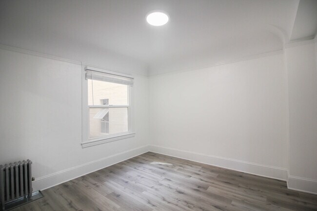 Building Photo - 535 Leavenworth St