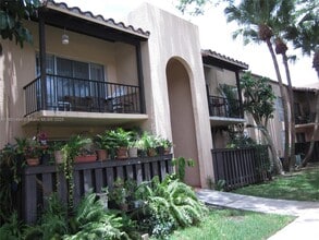 Building Photo - 10810 N Kendall Dr