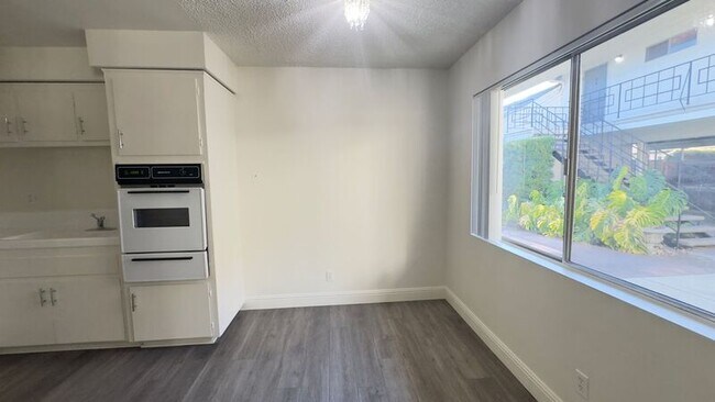 Foto del edificio - 325 N Glendora Ave