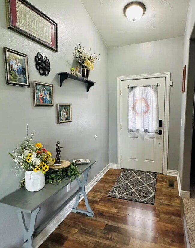 Foto del edificio - 6 Bedroom 3.5 Bath 2 stall garage