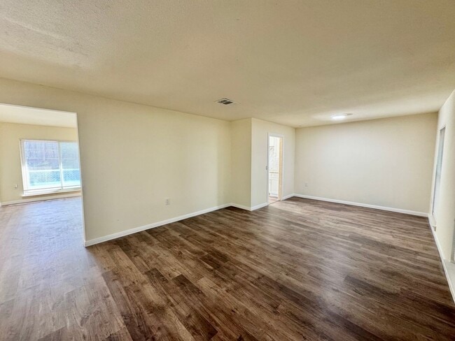 Building Photo - *COMING SOON* *MOVE IN SPECIAL* Beautiful 3-Bedroom/ 2 Bath REMODELED Home!