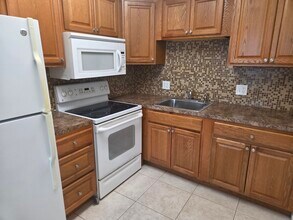 Building Photo - 54 Newport Ct