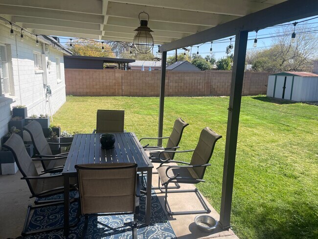 Backyard patio (furniture not included) - 911 E San Juan Ave