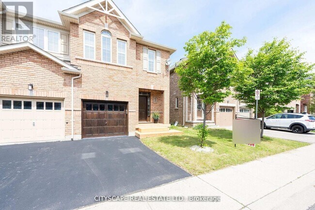 Building Photo - 651-651 Farmstead Dr