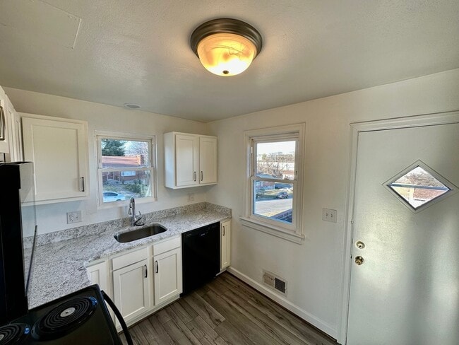 Foto del edificio - 2757 Meadowview Dr NW