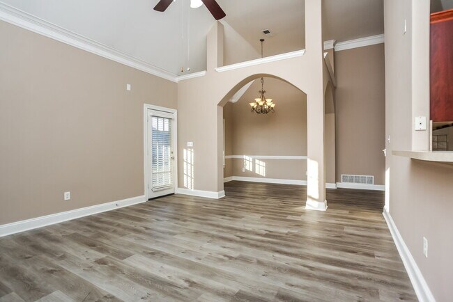 Foto del edificio - 3045 Roseleigh Dr