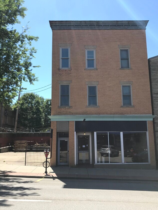 Front of Building - 444 High St