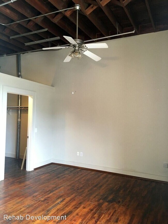 Building Photo - 406 4th St E