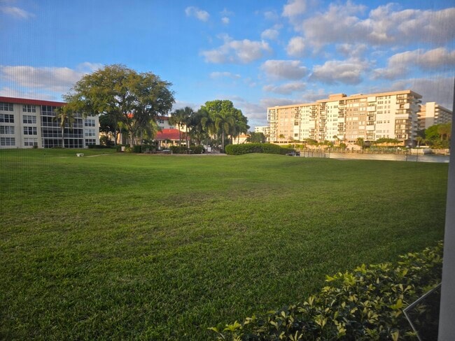 Foto del edificio - 3100 NE 48th Ct