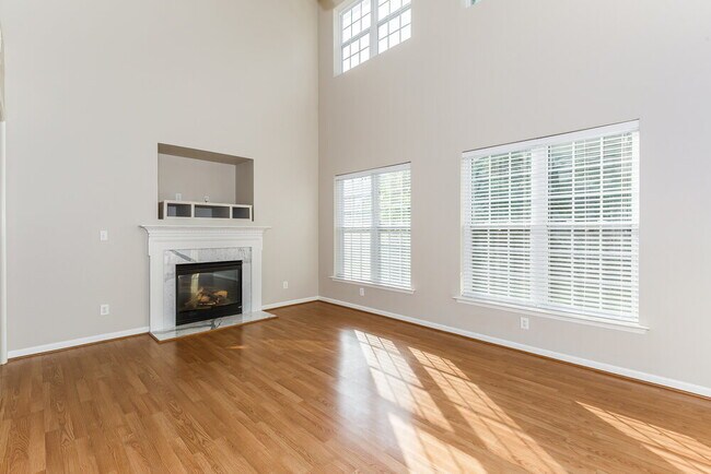 Building Photo - 13514 Planters Row Dr