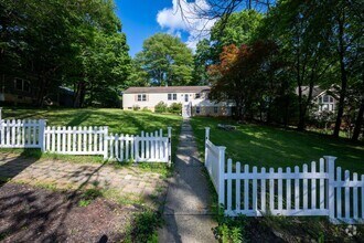 Building Photo - 468 Hillside Rd
