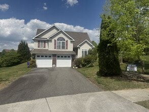 Building Photo - 504 Wildflower Ln