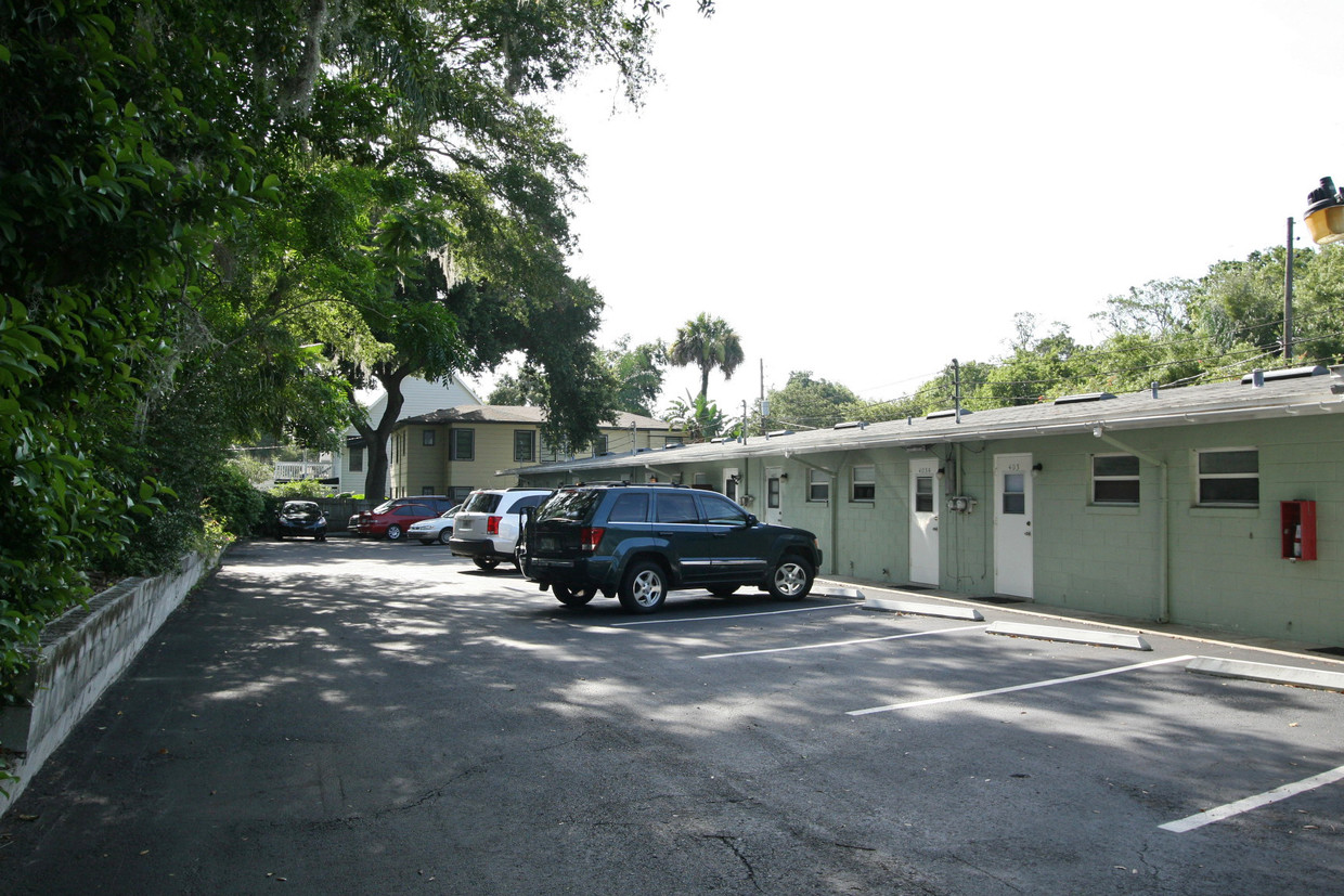Building Photo - 401 E Gore St