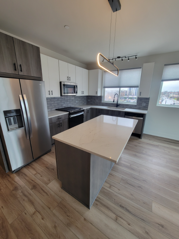 Building Photo - 302 W Liberty Dr