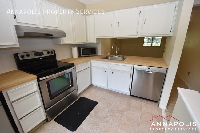Foto del edificio - 7660 Fairbanks Ct
