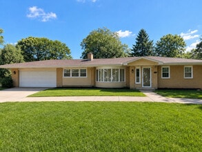 Building Photo - 1415 Burr Oak Dr