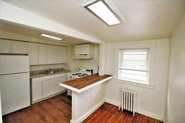 Building Photo - 912 St Paul St