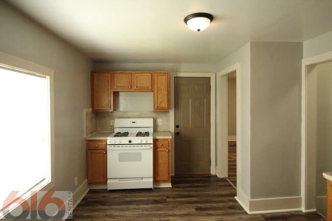 Foto del edificio - 817 Douglas St NW