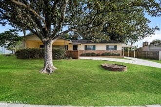 Building Photo - 5822 Jaguar Dr W