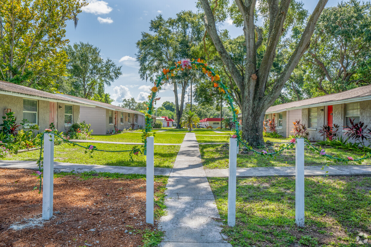 Primary Photo - Lexington Court