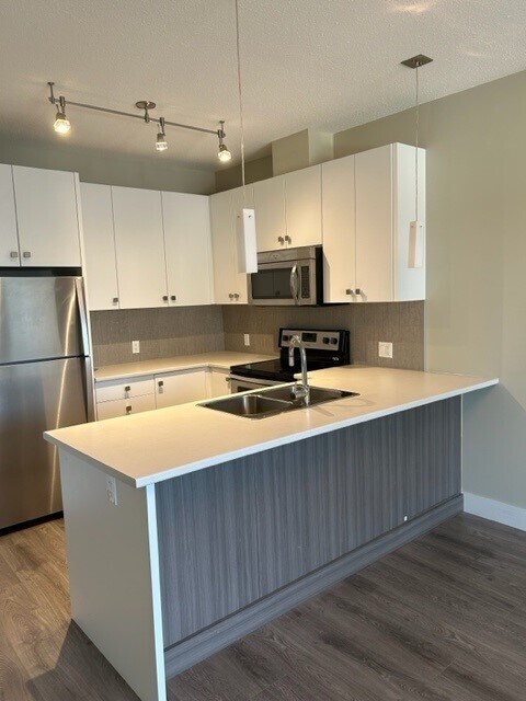 Photo du bâtiment - 1958-1958 N Parallel Rd