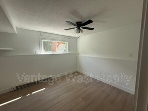 Building Photo - 907-907 Sutherland Ave