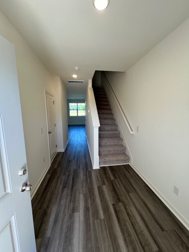 Foto del edificio - 604 Scarlett Maple St