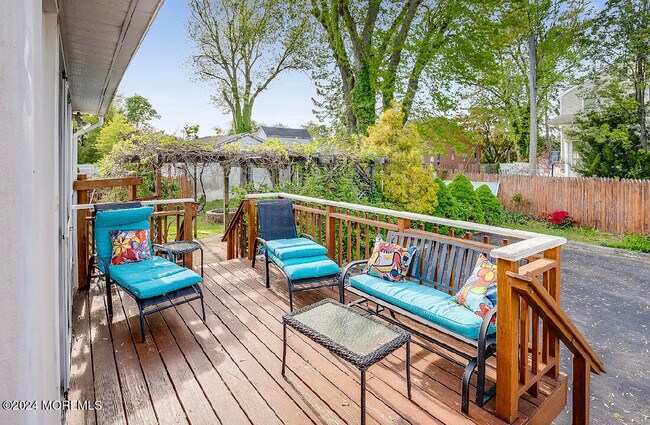 Building Photo - 1 Clarence Ave